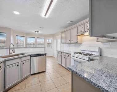 16710 Cheshire Place Drive - Photo Thumbnail 11