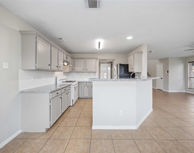 16710 Cheshire Place Drive - Photo Thumbnail 9