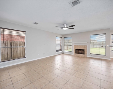 16710 Cheshire Place Drive - Photo Thumbnail 4