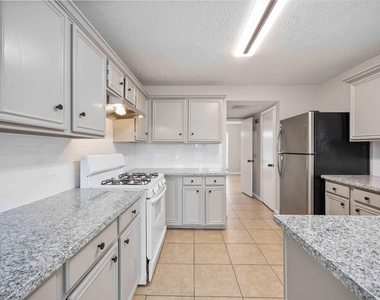 16710 Cheshire Place Drive - Photo Thumbnail 10