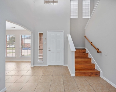 16710 Cheshire Place Drive - Photo Thumbnail 2