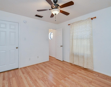 13837 Purplemartin Street - Photo Thumbnail 16