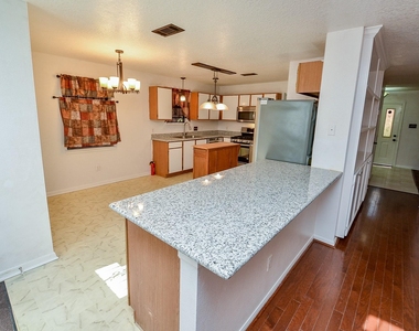 13837 Purplemartin Street - Photo Thumbnail 11