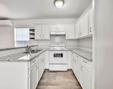 1710 Shelby Street - Photo Thumbnail 4