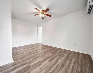 1710 Shelby Street - Photo Thumbnail 12