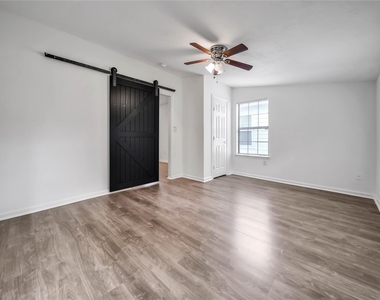 1710 Shelby Street - Photo Thumbnail 6
