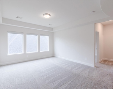 3114 Swift Way - Photo Thumbnail 23