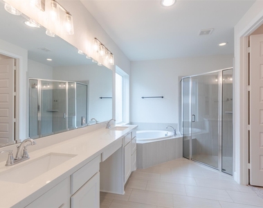 3114 Swift Way - Photo Thumbnail 16