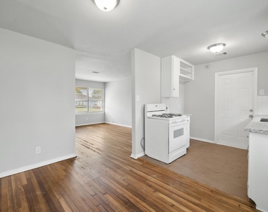 1213 Hector Avenue - Photo Thumbnail 3