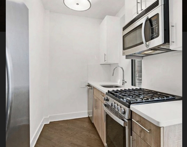 226 East 70th Street - Photo Thumbnail 1