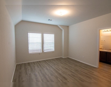 21923 King Heights Lane - Photo Thumbnail 3