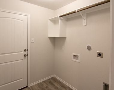 6303 Austinville Lane - Photo Thumbnail 11