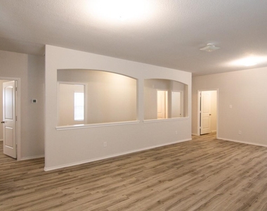6303 Austinville Lane - Photo Thumbnail 7