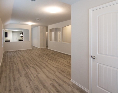 6303 Austinville Lane - Photo Thumbnail 5