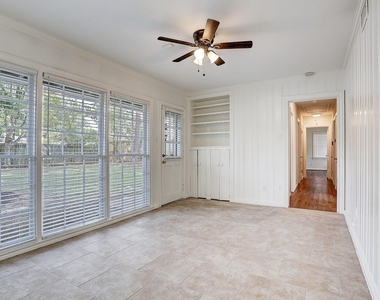 3709 Parkwood Drive - Photo Thumbnail 9