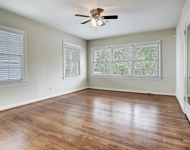 3709 Parkwood Drive - Photo Thumbnail 7