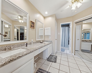 411 Forest Hills Drive - Photo Thumbnail 12