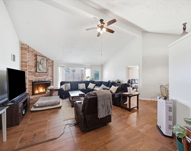 411 Forest Hills Drive - Photo Thumbnail 2