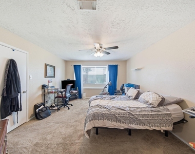 411 Forest Hills Drive - Photo Thumbnail 9