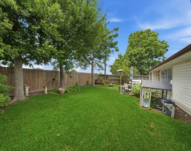 411 Forest Hills Drive - Photo Thumbnail 17