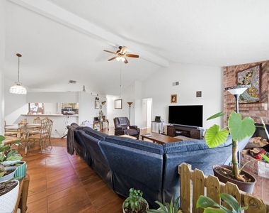 411 Forest Hills Drive - Photo Thumbnail 4