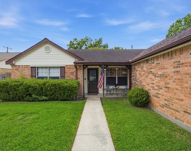 411 Forest Hills Drive - Photo Thumbnail 1