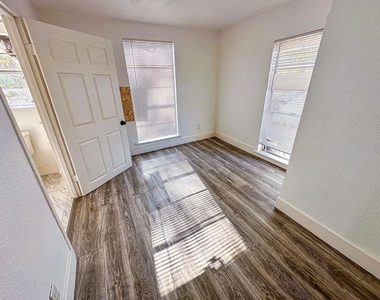 2555 Pierce Street - Photo Thumbnail 2