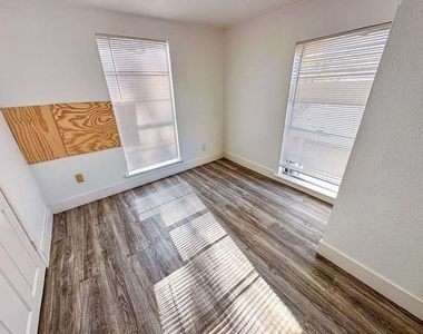 2555 Pierce Street - Photo Thumbnail 3