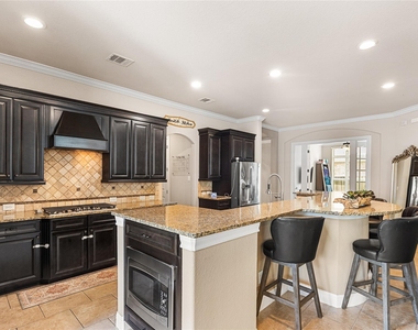 9614 Blackberry Terrace Drive - Photo Thumbnail 16