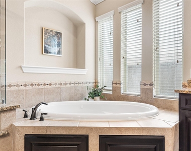 9614 Blackberry Terrace Drive - Photo Thumbnail 27