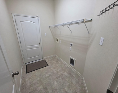 2954 Smokey Forest Lane - Photo Thumbnail 16