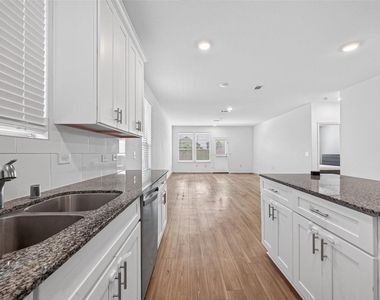 8111 Star Terrace Drive - Photo Thumbnail 10