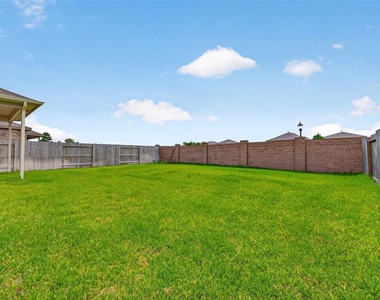 8111 Star Terrace Drive - Photo Thumbnail 38