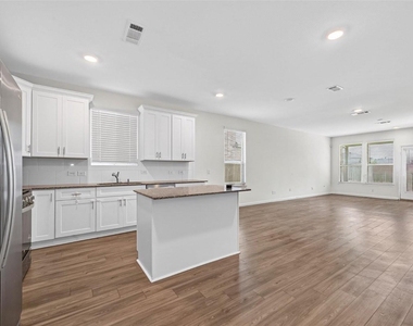 8111 Star Terrace Drive - Photo Thumbnail 5