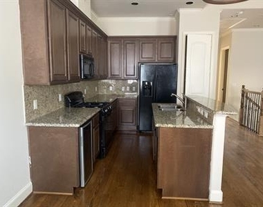 6353 Richmond Avenue - Photo Thumbnail 3