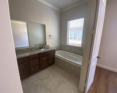 6353 Richmond Avenue - Photo Thumbnail 4