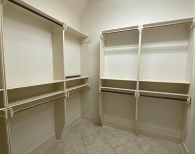 6353 Richmond Avenue - Photo Thumbnail 10