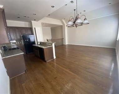 6353 Richmond Avenue - Photo Thumbnail 2