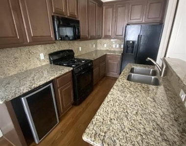 6353 Richmond Avenue - Photo Thumbnail 8