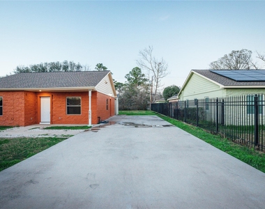 5617 Schutz Street - Photo Thumbnail 4