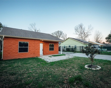 5617 Schutz Street - Photo Thumbnail 2