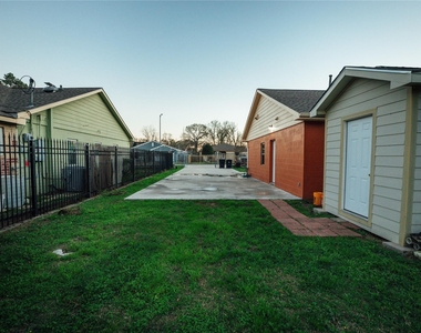 5617 Schutz Street - Photo Thumbnail 3