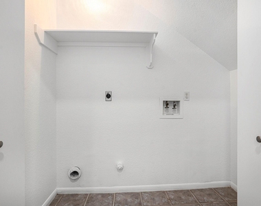 211 Hunt Road - Photo Thumbnail 14