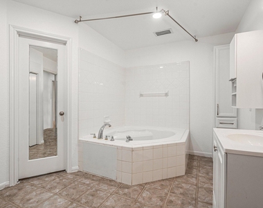 211 Hunt Road - Photo Thumbnail 12