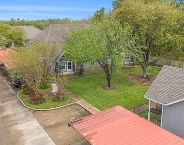 211 Hunt Road - Photo Thumbnail 24