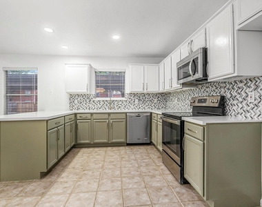 211 Hunt Road - Photo Thumbnail 8