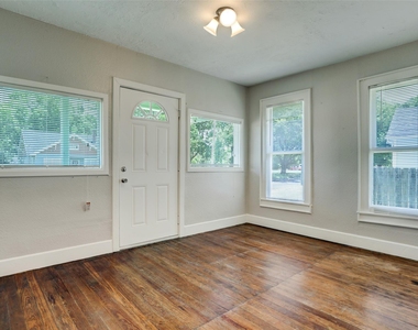 523 E Mulberry Street - Photo Thumbnail 11
