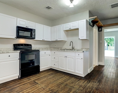 523 E Mulberry Street - Photo Thumbnail 3