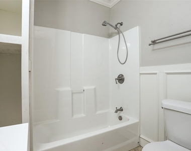 523 E Mulberry Street - Photo Thumbnail 8