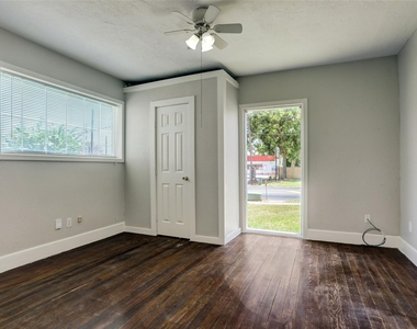 523 E Mulberry Street - Photo Thumbnail 7